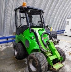 Металлическая кабина для минипогрузчика AVANT 640